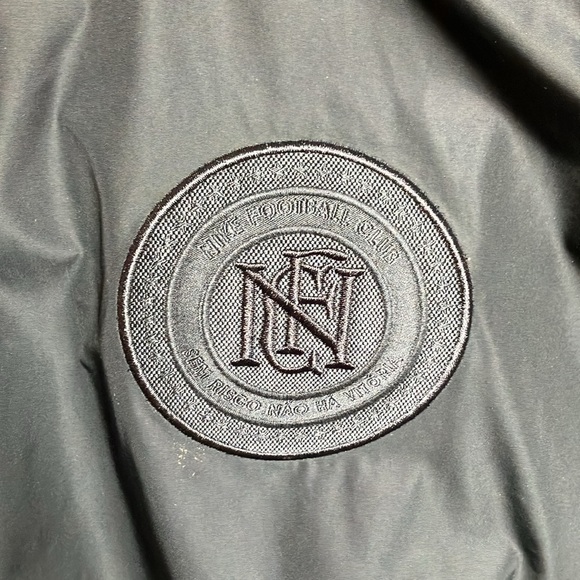 Nike - Picture 3 of 16